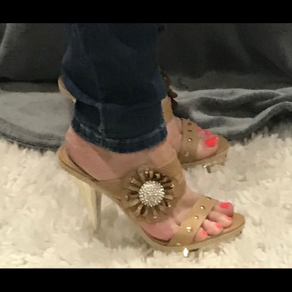 Caray Shoes - Caray Tan n Gold Heels